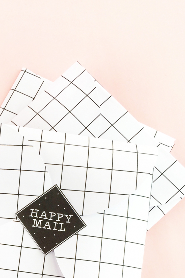 DIY Happy Mail Seals - Send your packages with these sweet seals. Your friends and family will love them. Click through for the tutorial on Maritza Lisa!