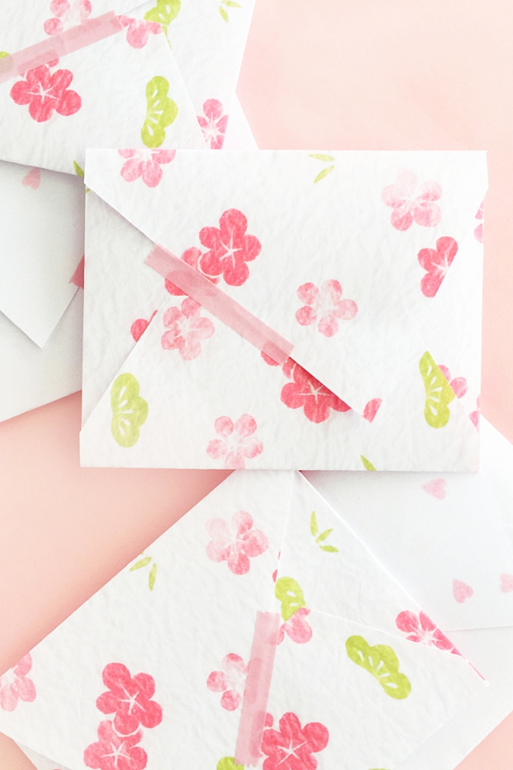 DIY Asymmetric Mini Envelopes - Maritza Lisa - Design your own envelope with Silhouette Studio! Click through for this DIY and Crafts tutorial!