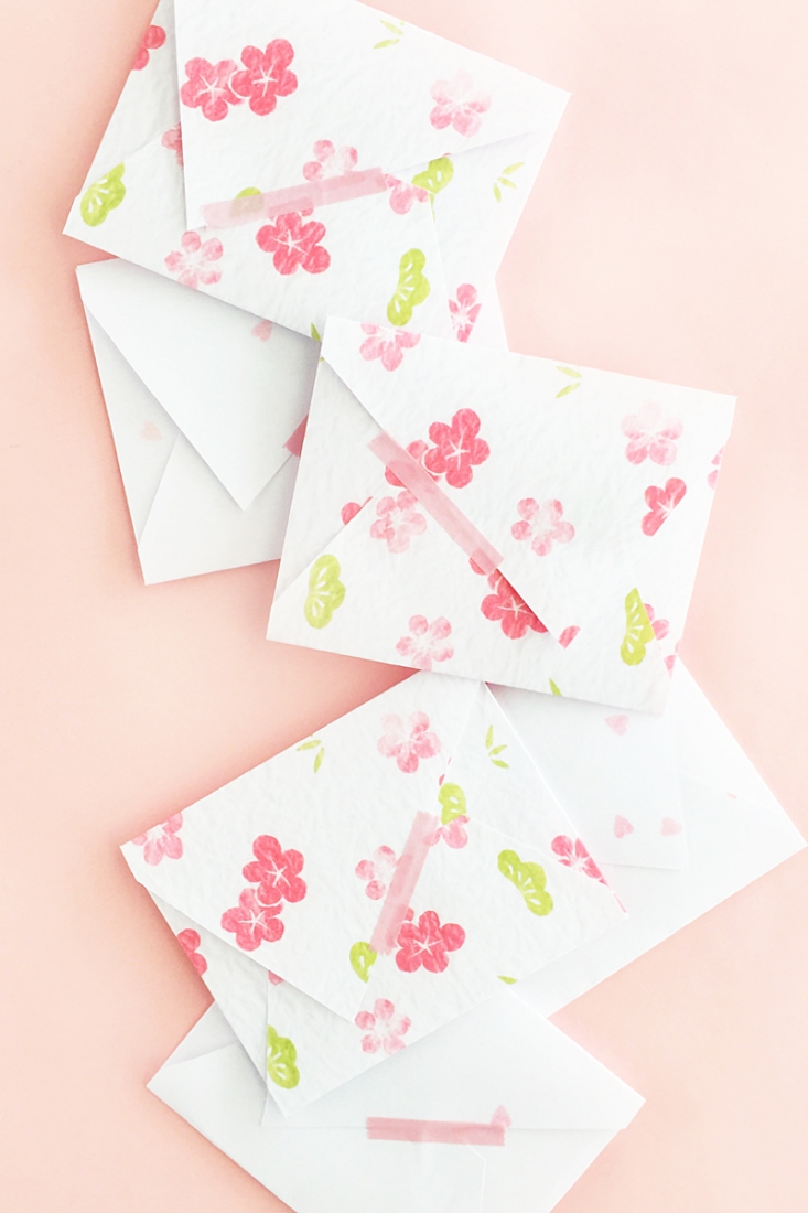 DIY Asymmetric Mini Envelopes - Maritza Lisa - Design your own envelope with Silhouette Studio! Click through for this DIY and Crafts tutorial!