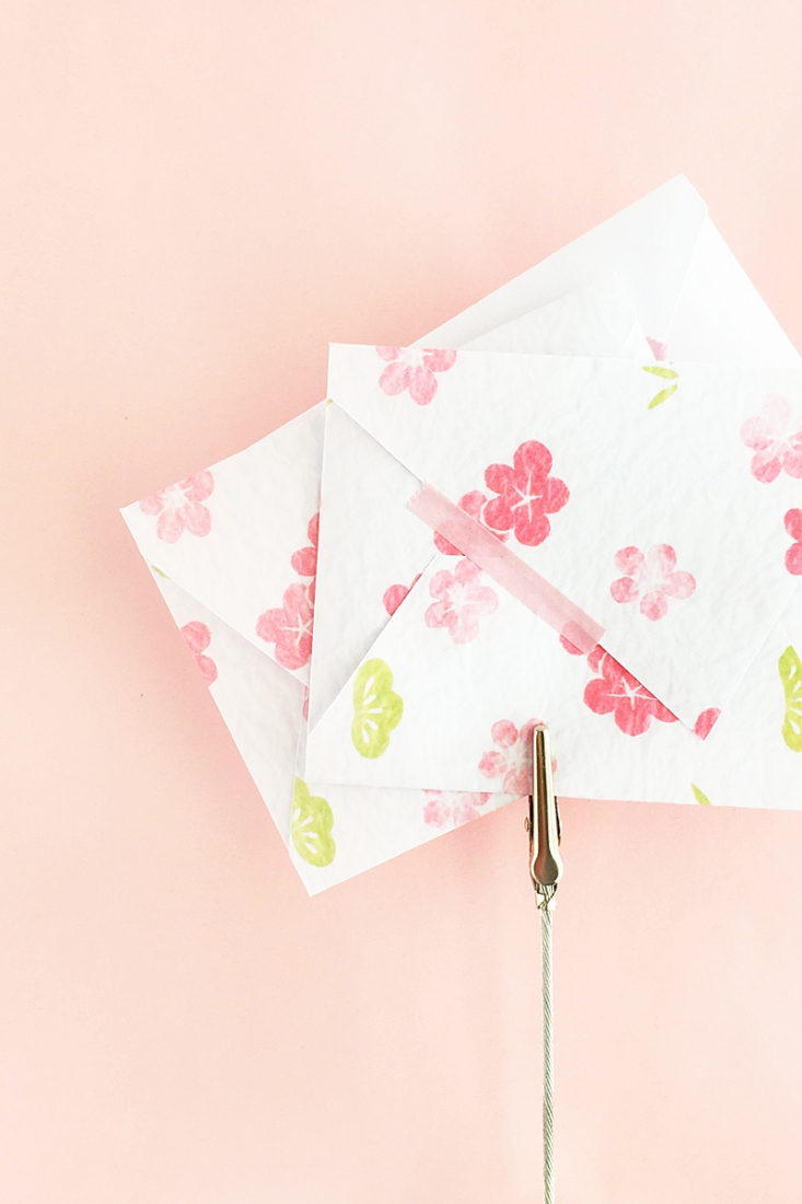 DIY Asymmetric Mini Envelopes - Maritza Lisa - Design your own envelope with Silhouette Studio! Click through for this DIY and Crafts tutorial!