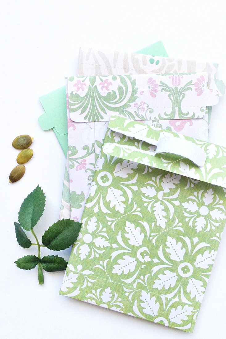 DIY Tear- Away Seed Envelopes on Maritza Lisa - Create your tear-away seed envelopes with this free cut file. Click through for the tutorial!