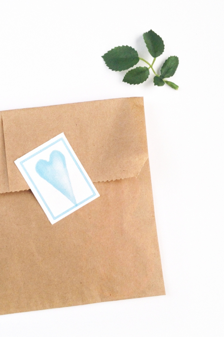 DIY Watercolor Heart Canvas Seals - Create your own watercolor labels or stickers with a watercolor image and printable canvas. Click through for the tutorial!