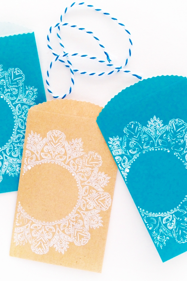 DIY Treat Bags with Ornate Frames - Maritza Lisa - Use your Silhouette cutting machine to sketch these ornate frames on your treat bags - click through for tutorial!