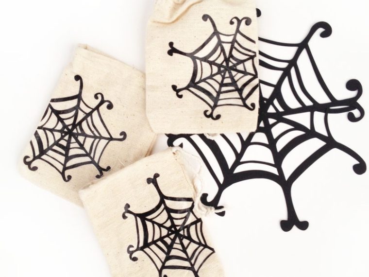 DIY Halloween - Spider Web Treat Bags #MaritzaLisa #spiderweb #halloween