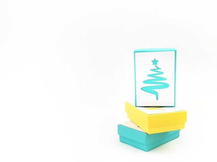 DIY Christmas Tree Gift Box - Maritza Lisa: Create your own festive holiday gift toppers with Christmas trees. Click through for the tutorial