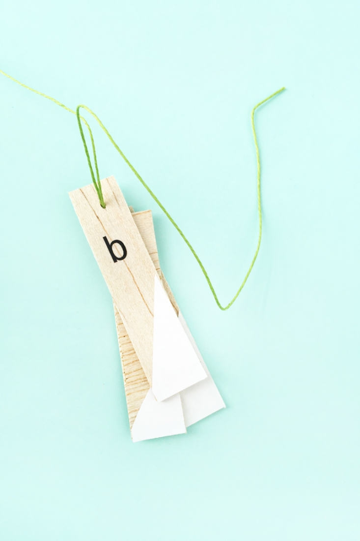 DIY Minimal Monogrammed Wood Tags - Maritza Lisa: If you like simple packaging with a personal touch, then these minimal wood tags are for you. Click through for the tutorial