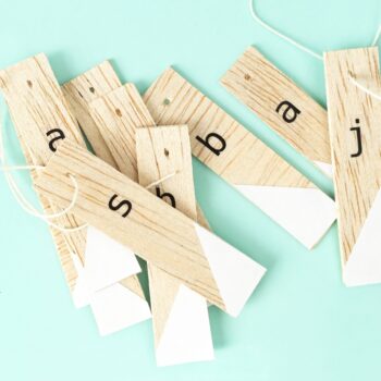 DIY Minimal Monogrammed Wood Tags - Maritza Lisa: If you like simple packaging with a personal touch, then these minimal wood tags are for you. Click through for the tutorial