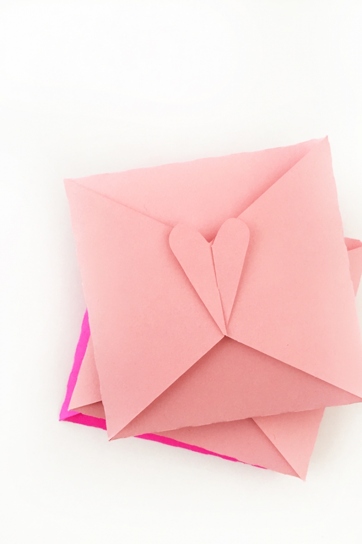 DIY Heart Envelopes - Maritza Lisa: Create your own heart tabbed envelopes with this free download - cut file or PDF file. Perfect for Valentine's! Click through to make your own