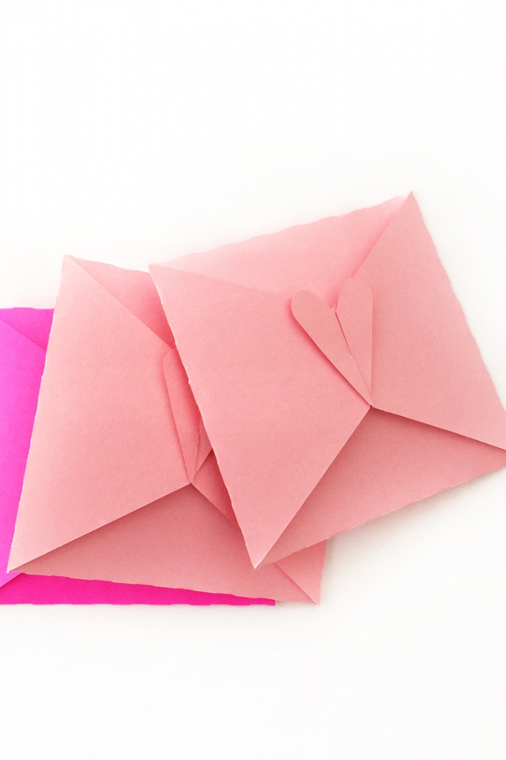DIY Heart Envelopes - Maritza Lisa: Create your own heart tabbed envelopes with this free download - cut file or PDF file. Perfect for Valentine's! Click through to make your own