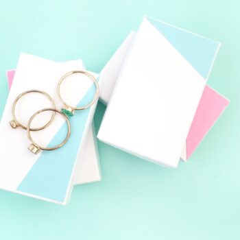 DIY Jewelry Gift Box - Maritza Lisa: Use this free download (PDF or Studio 3 cut file) to make your own Jewelry gift boxes just in time for Valentine's! Click through for the tutorial...