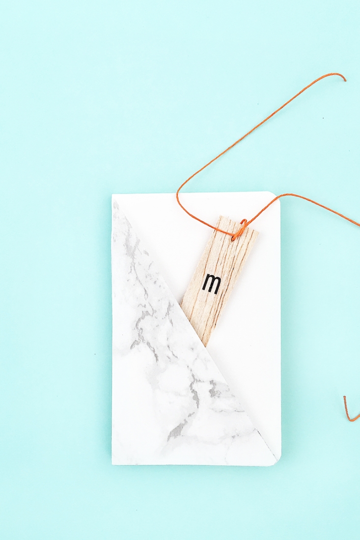 DIY Mini Journals with Marble Pockets - Maritza Lisa: Grab your marble contact paper and download this cut file or PDF to create your own mini marble pockets for your journals. Click through for the tutorial...