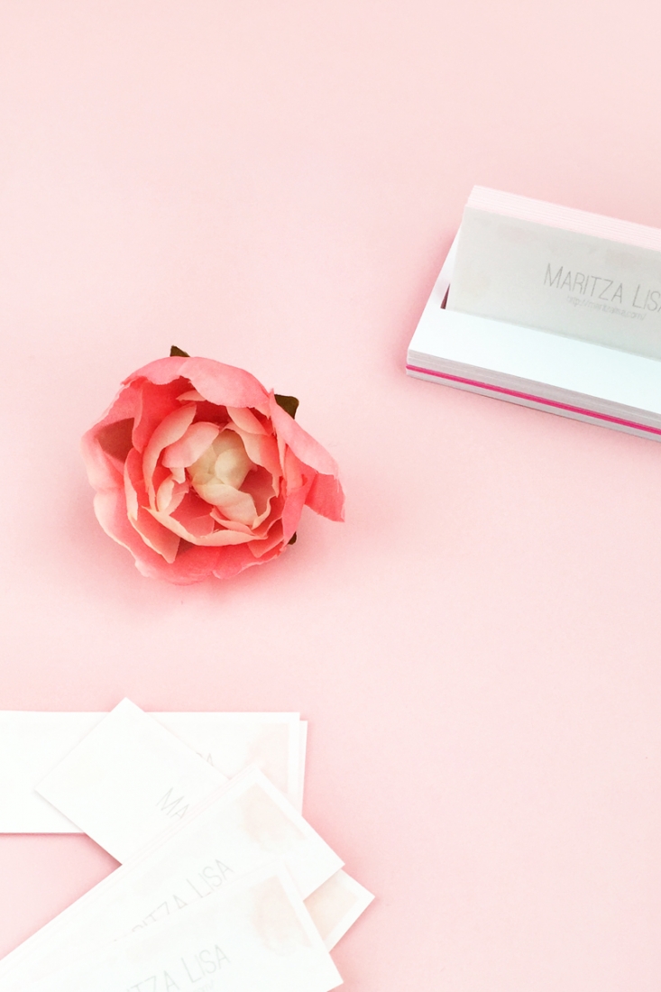 DIY Business Card Holder - Maritza Lisa: This business card holder is a minimal and easy paper craft. A perfect accessory for your desk! Click through for the tutorial...