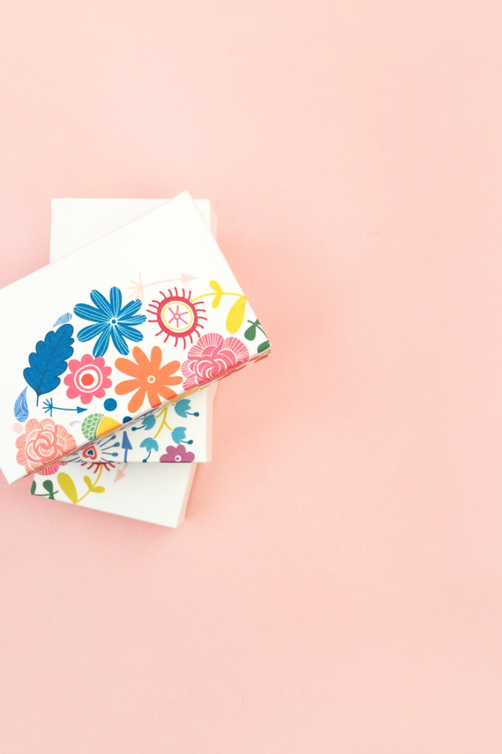 DIY Floral Gift Boxes - Maritza Lisa: Decorate your gift boxes with these gorgeous floral graphics. Box template available for download...click through for tutorial