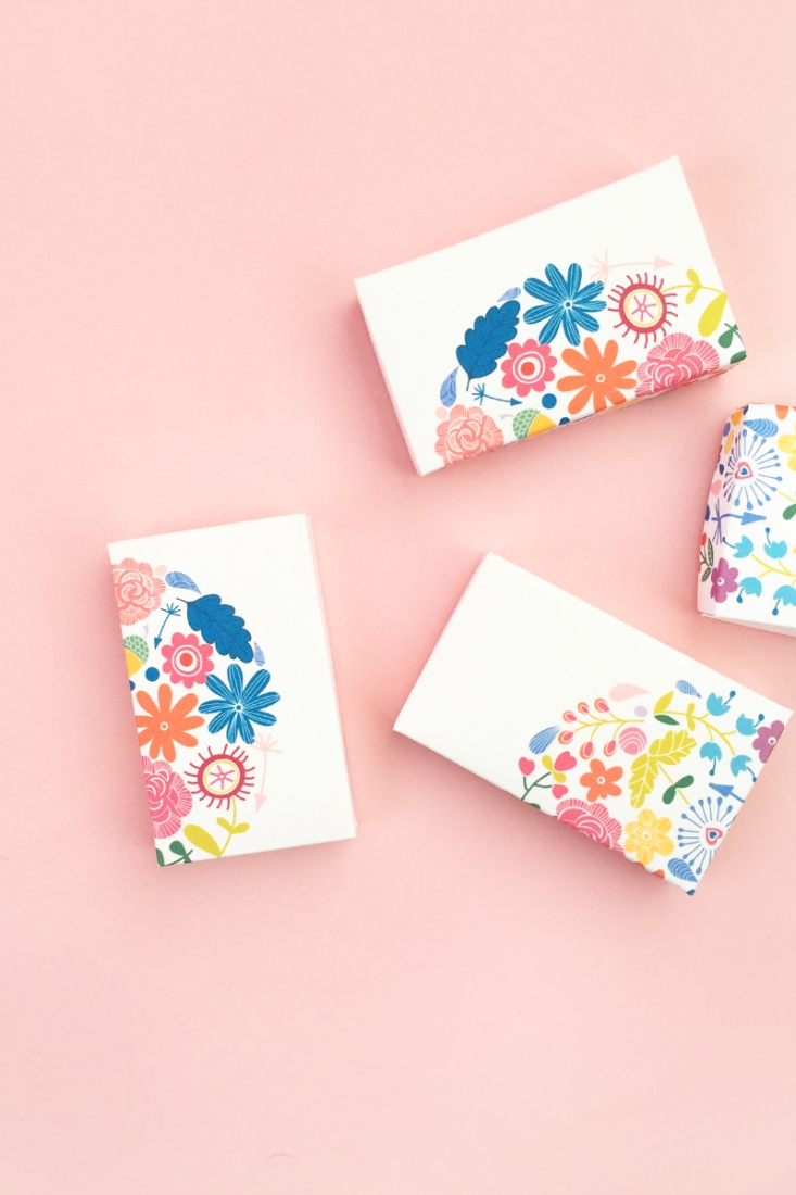 DIY Floral Gift Boxes - Maritza Lisa: Decorate your gift boxes with these gorgeous floral graphics. Box template available for download...click through for tutorial