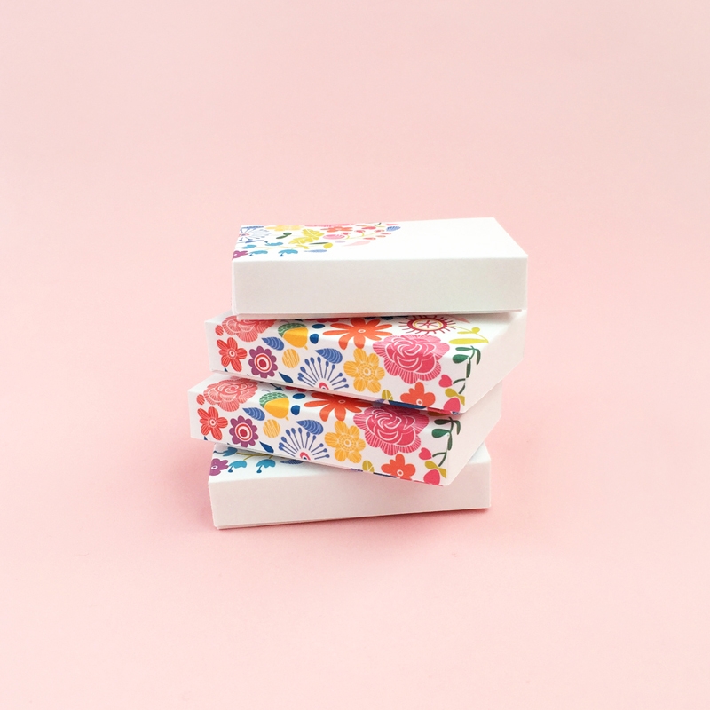 DIY Floral Gift Boxes - Maritza Lisa: Decorate your gift boxes with these gorgeous floral graphics. Box template available for download...click through for tutorial