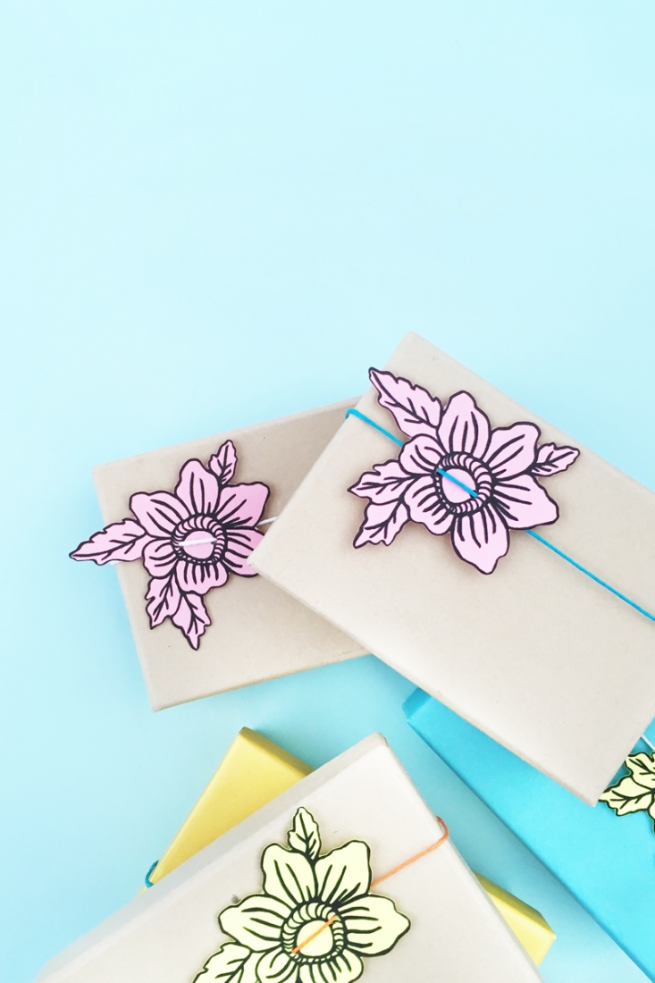 DIY Floral Gift Toppers - Maritza Lisa: Create your own pretty paper floral gift toppers with this quick and easy tutorial. Click through to make your own...