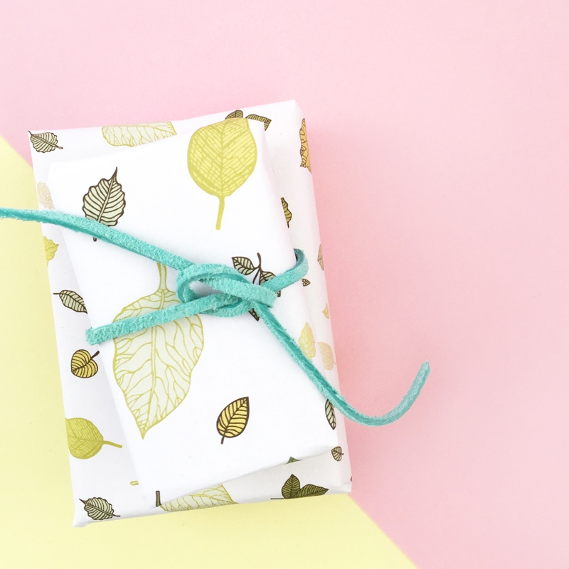DIY Gift Wrap with Leaf Pattern - Maritza Lisa: Make your own wrapping paper or packaging with this tutorial. Click through for details!