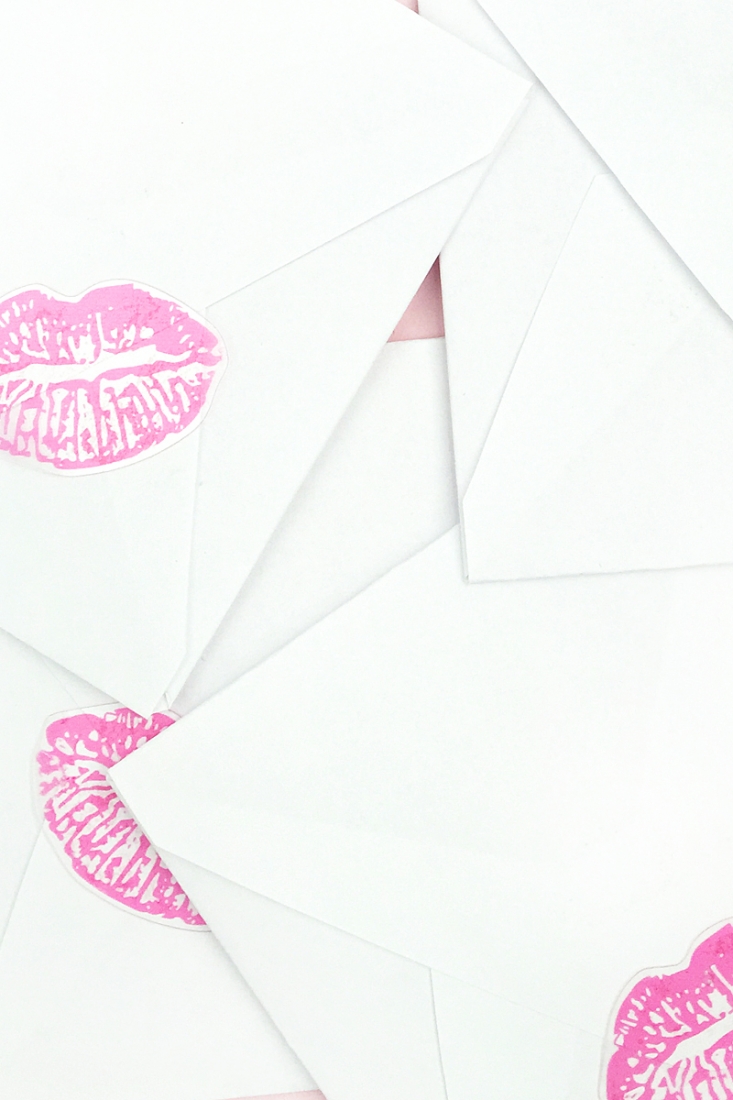 DIY Kissy Lips Seals - Maritza Lisa: Seal your envelopes with a kiss this Valentines with clear sticker paper. Click through for the tutorial...