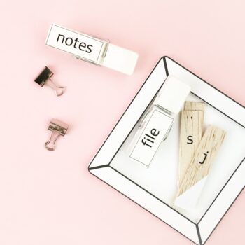 DIY Paper Trinket Tray on Maritza Lisa - Gather up all your little bits and pieces and put them in this DIY Paper Trinket Tray. Cut file available for download!