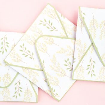 DIY Leaf Patterned Envelopes - Maritza Lisa: Create your own leaf patterned stationery with Silhouette Studio. Click through for tutorial!