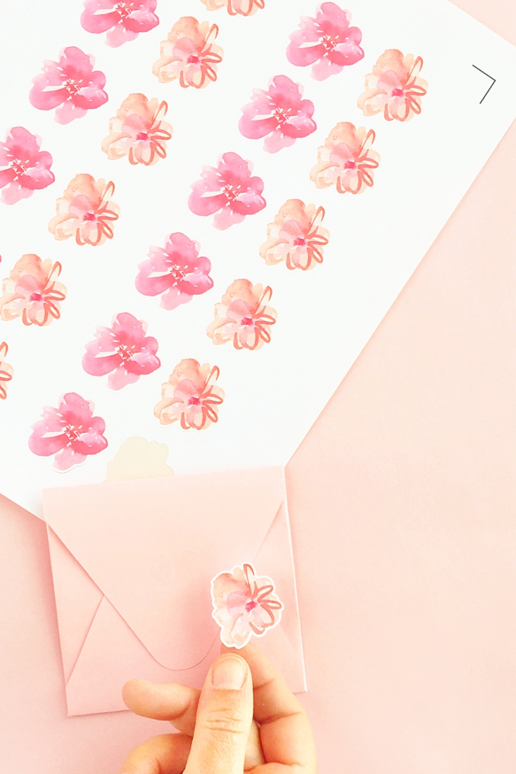 DIY Watercolor Floral Stickers on Maritza Lisa - Create your own pretty watercolor stickers with these free floral images! Click through for the tutorial...