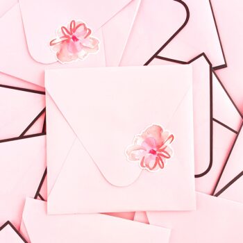 DIY Watercolor Floral Stickers on Maritza Lisa - Create your own pretty watercolor stickers with these free floral images! Click through for the tutorial...