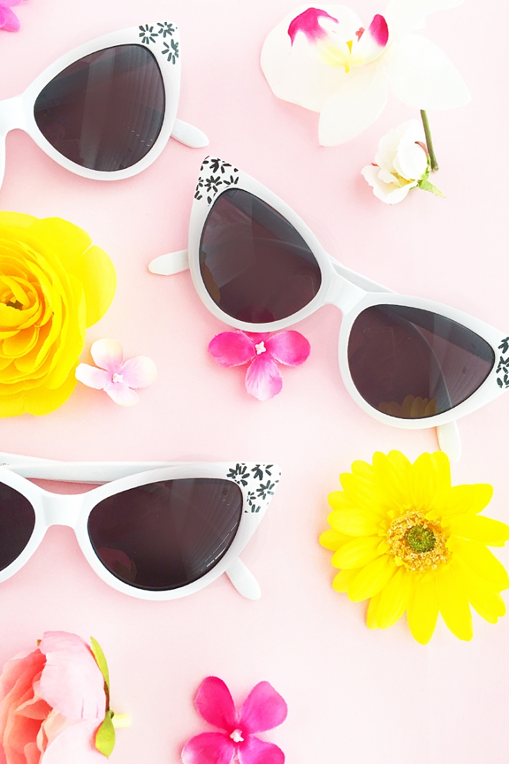 Now that the warmer (and sunnier!) weather is here, why not dress up your sunnies with this DIY Floral Sunglasses tutorial? Click through to make your own on Maritza Lisa!