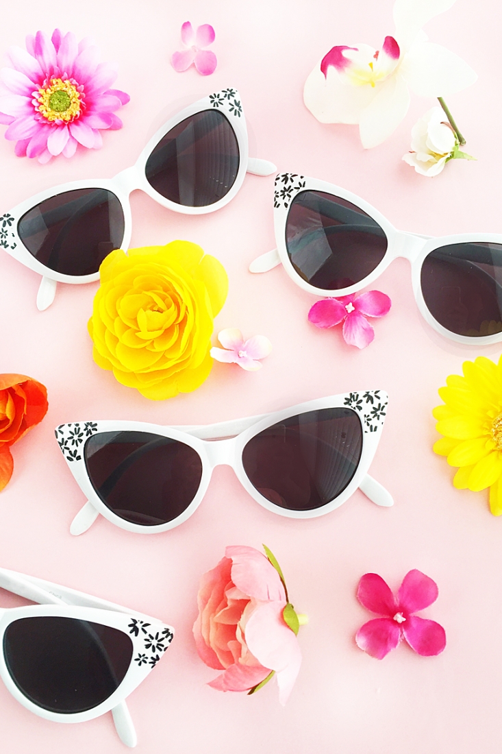 Now that the warmer (and sunnier!) weather is here, why not dress up your sunnies with this DIY Floral Sunglasses tutorial? Click through to make your own on Maritza Lisa!