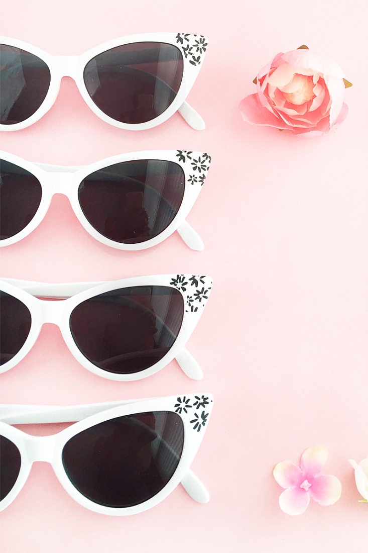 Now that the warmer (and sunnier!) weather is here, why not dress up your sunnies with this DIY Floral Sunglasses tutorial? Click through to make your own on Maritza Lisa!