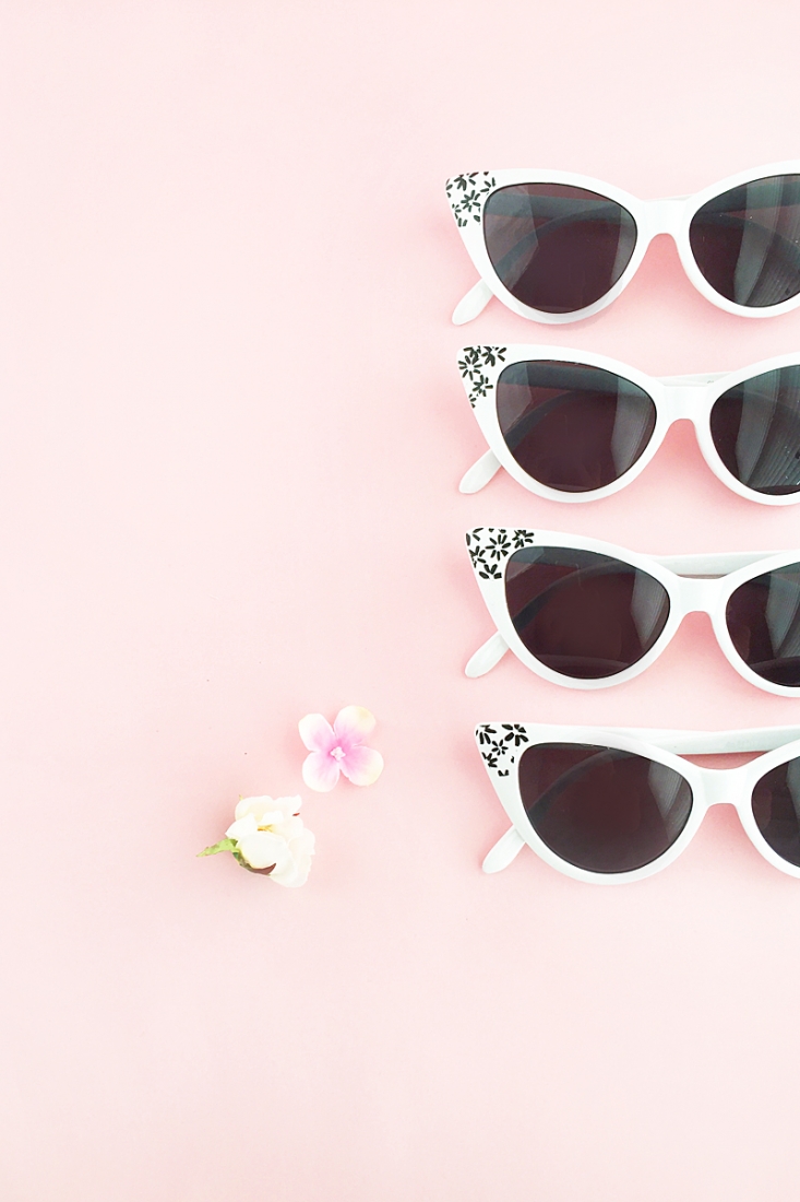 Now that the warmer (and sunnier!) weather is here, why not dress up your sunnies with this DIY Floral Sunglasses tutorial? Click through to make your own on Maritza Lisa!