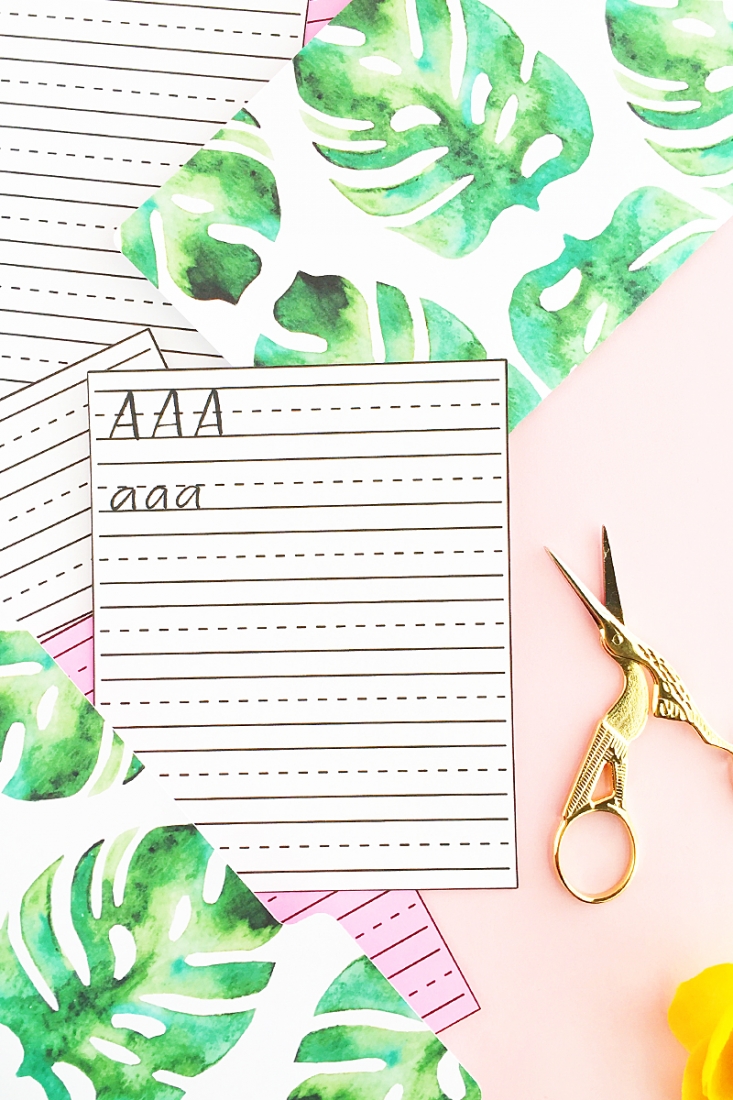 DIY Mini Lettering Practice Sheets - If you're on the go and need to practice your lettering or calligraphy , these little sheets are perfect for you! Click through to make or download your own!