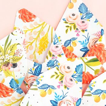 DIY Double Sided Floral Envelopes - Use your printer and these pretty florals to make your own double-sided stationery. Click through for the tutorial on Maritza Lisa!