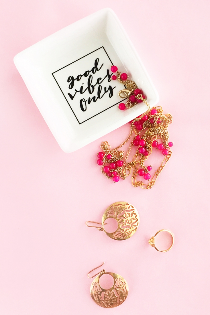 DIY Good Vibes Only Trinket Dish - Maritza Lisa - Create your own customized catch all or jewelry dish with this quick diy. Click through for this diy and crafts tutorial!