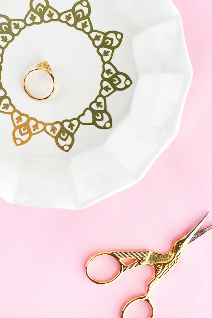 DIY Ring Dish With Gold Tattoo Paper - Maritza Lisa - Decorate your ring dish with temporary gold tattoo paper - Click through for the tutorial!