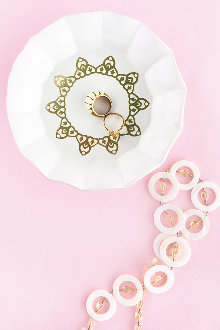 DIY Ring Dish With Gold Tattoo Paper - Maritza Lisa - Decorate your ring dish with temporary gold tattoo paper - Click through for the tutorial!