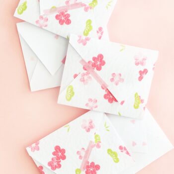 DIY Asymmetric Mini Envelopes - Maritza Lisa - Design your own envelope with Silhouette Studio! Click through for this DIY and Crafts tutorial!