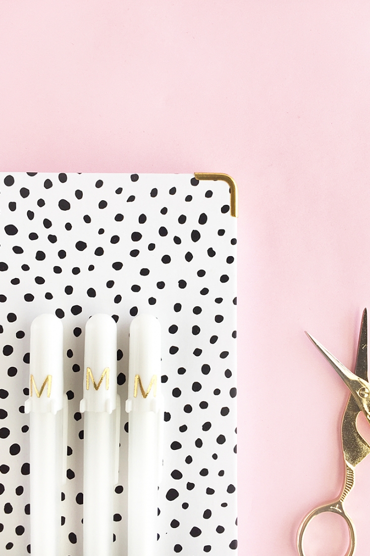 DIY Gold Monogrammed Pens - Maritza Lisa - Add a little gold to your stationery with this quick and easy Silhouette project. Click through for the tutorial!