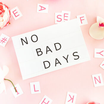 DIY Paper Message Box - Maritza Lisa - This DIY is a fun way to decorate your desk, shelves or even use as a gift box. Click through for the tutorial!