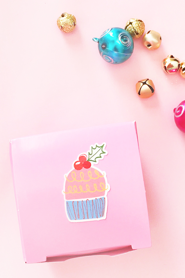 DIY Christmas Cake Stickers - Maritza Lisa - Decorate your packages with these sweet stickers for the holidays!