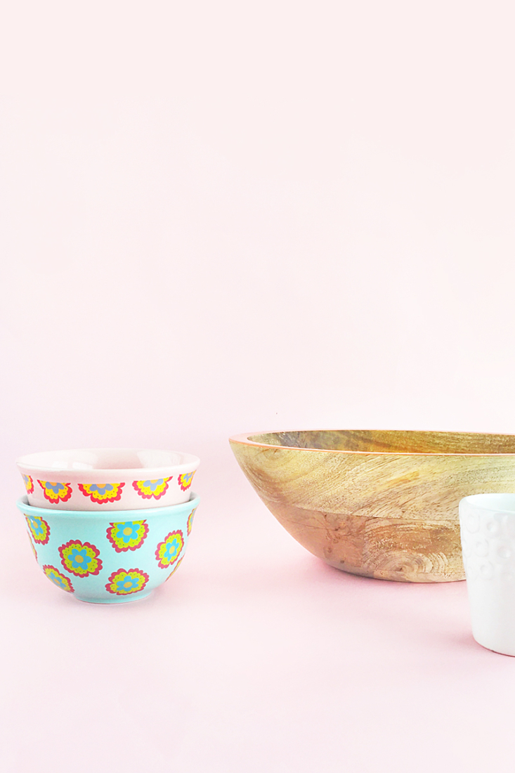 DIY Floral Patterned Decorative Bowl - Maritza Lisa - Click through to make your own pretty decorative bowls with pretty florals and temporary tattoos!