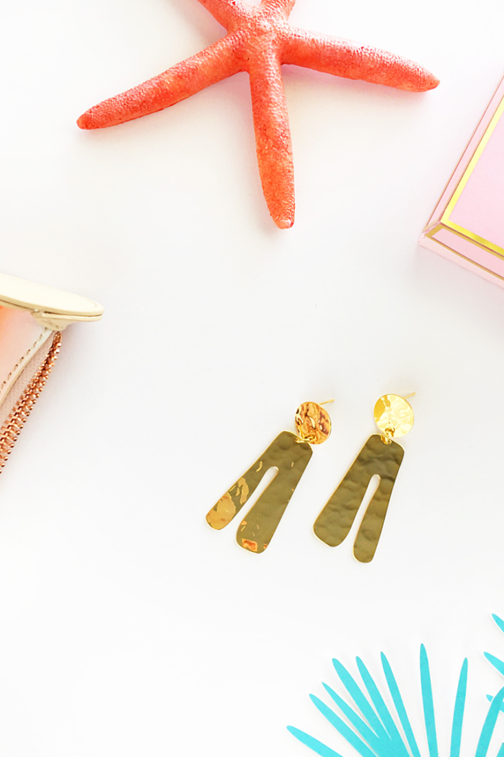 Make your own DIY Gold Hammered Statement Earrings - Maritza Lisa - A quick and easy way tomake your own statement jewelry - check out the tutorial today!