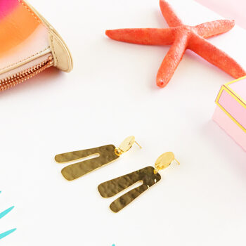 Make your own DIY Gold Hammered Statement Rings - Maritza Lisa - A quick and easy way tomake your own statement jewelry - check out the tutorial today!