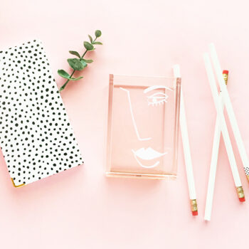 DIY Abstract Face Desk Accessory Cup - Maritza Lisa: Learn how to make this modern pencil and pen cup by drawing and then using vinyl! #diy #tutorial #vinyl #craft #stationery