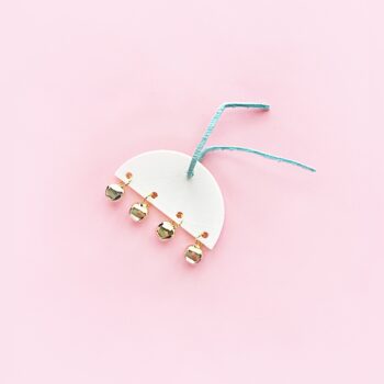 DIY 3D Printed Modern Tree Ornaments on Maritza Lisa - Use the Silhouette Alta 3D Printer to make your own modern tree ornaments this Christmas! #diy #tutorial #3DPrinter #SlhouetteAlta #Christmas #Holidays