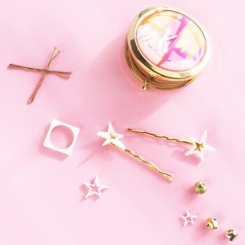 DIY Gold And White Star Bobby Pins on Maritza Lisa - Make your own hair accessories with this easy tutorial - perfect for gifts or wear to your next party! #diy #tutorial #crafts