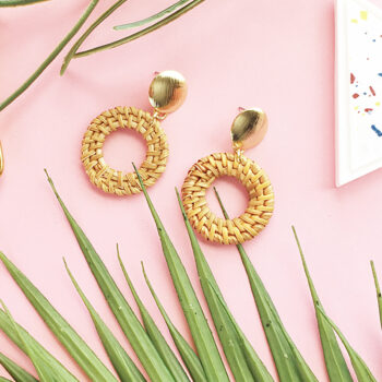 Easy DIY Rattan Hoop Earrings on Maritza Lisa - create your own modern rattan earrings with rattan in minutes! Click through for the full tutorial!
