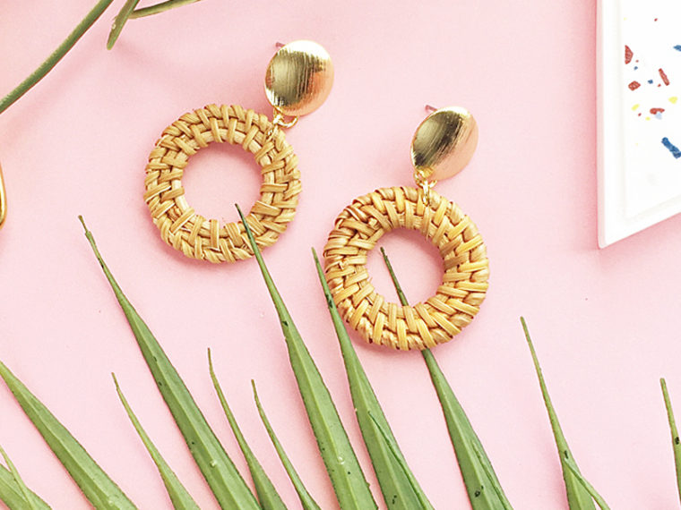 Easy DIY Rattan Hoop Earrings on Maritza Lisa - create your own modern rattan earrings with rattan in minutes! Click through for the full tutorial!