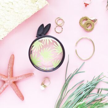 DIY Round Leaf Patterned Travel Bag - Maritza Lisa - Customize your own toiletry bag with a pattern made of vinyl! Click through for the tutorial!