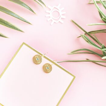 Easy DIY Gold Evil Eye Drop Earrings on Maritza Lisa - make these earrings in just 5 minutes! Perfect for everyday wear - click through for the tutorial!