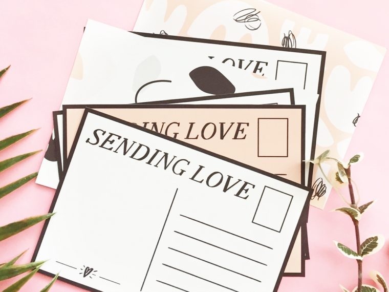 Postcard Printable - This tutorial will show you how to use this free postcard template to send love to family and friends!